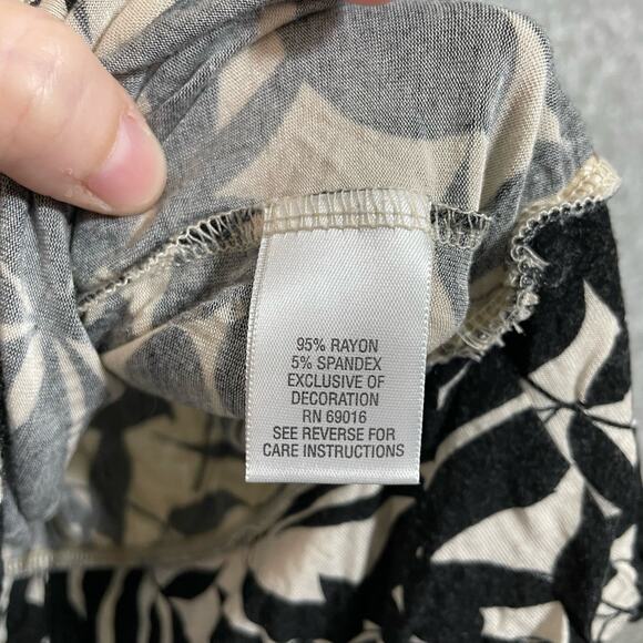 Studio Works Women's Plus Size Black & White Floral Top - Size 2X - Crochet Lace - Picture 5 of 7